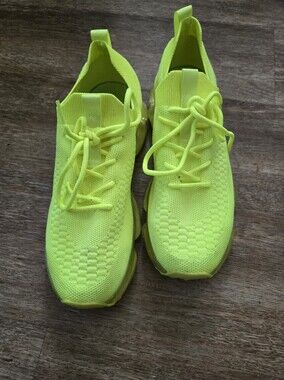 Lucky Step Neon Yellow Knit Air Cooled Lace-Up Sneaker